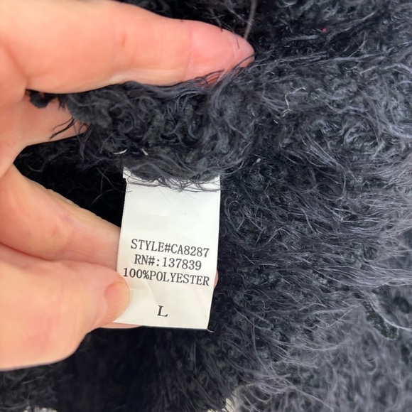 Altar’d State Black V-Neck Sweater Size Large - Picture 10 of 10